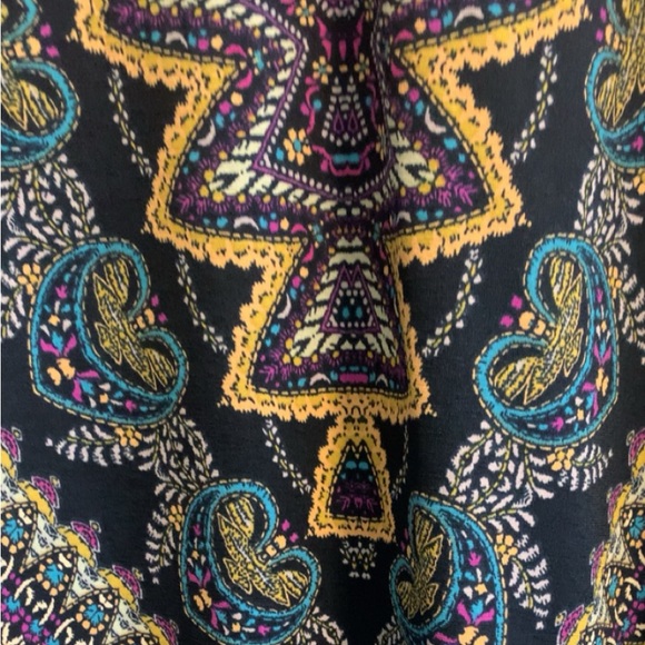 Avenue 26/28 Poncho style top - Picture 2 of 2